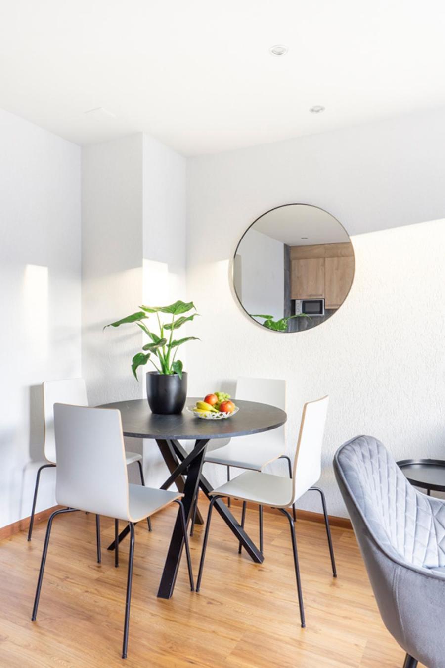 Special Picco Picasso Apartment Basel, Bahnhof Grossbasel 10-Star Екстериор снимка